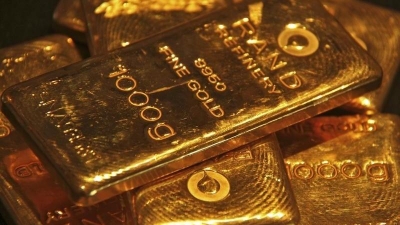 الذهب يتراجع مع استقرار الدولار وترقب مفاوضات الديون الامريكية