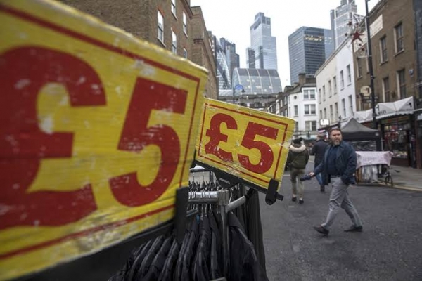تباطؤ التضخم في بريطانيا يعزز المراهنات على خفض وشيك لأسعار الفائدة