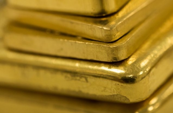 غيوم سحب الفيدرالي للتحفيز تخيم بظلالها على الذهب