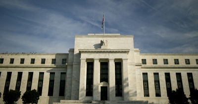الاحتياطي الفيدرالي في تقرير نصف سنوي يؤكد إنفتاحه على تخفيض أسعار الفائدة
