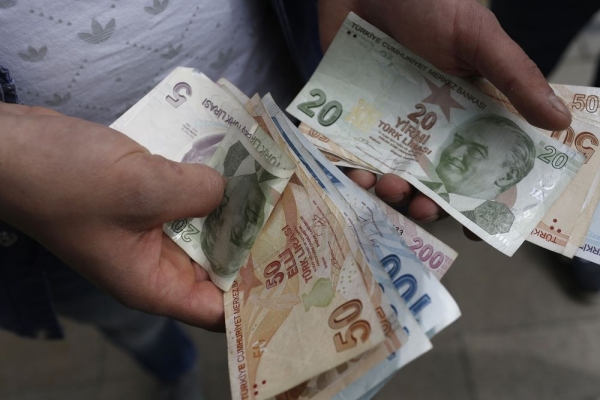 الخزانة التركية تنفي تعديل نظام سعر الصرف، والبرلمان يناقش حماية الليرة