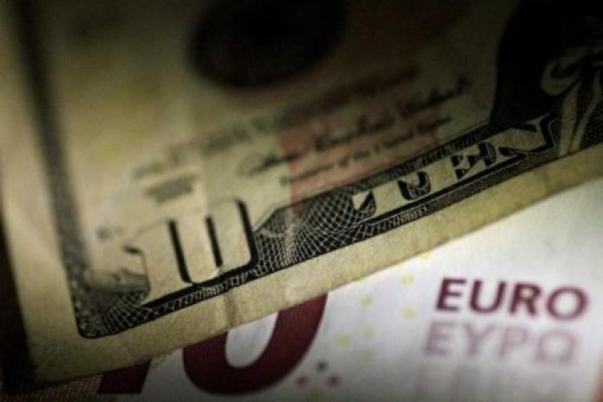 اليورو ينخفض والدولار يرتفع بعد تهديد ترامب بفرض رسوم جمركية بنسبة 30% على الاتحاد الأوروبي والمكسيك
