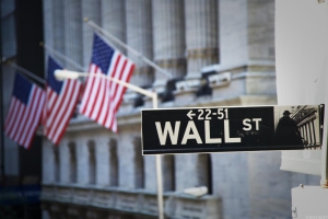 الأسهم الأمريكية تتراجع مع تقييم المستثمرين الأخبار المتعلقة بالتجارة