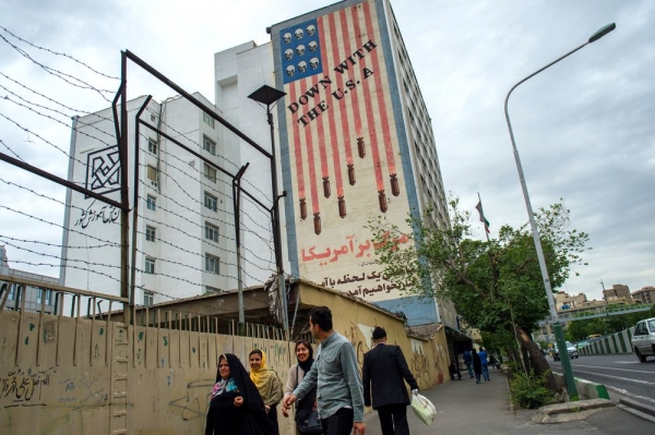 أمريكا تفرض عقوبات على محافظ البنك المركزي الإيراني وآخرين