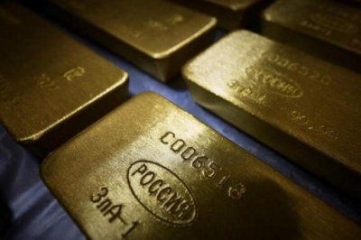 الذهب يحوم بالقرب من ادنى مستوياته في اسبوع مع استقرار الدولار بفعل البيانات الامريكية