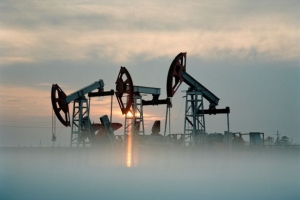 الإيكونوميست: أسواق النفط تستعد لأسعار مرتفعة وضيق في المعروض