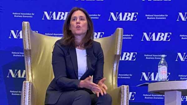 لوجان عضوة الاحتياطي الفيدرالي لا ترى حاجة لخفض الفائدة، وتعارض خفضها في ديسمبر