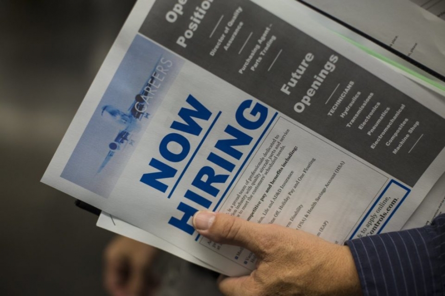 طلبات إعانة البطالة بأمريكا تنخفض لأدنى مستوى منذ يناير 1973