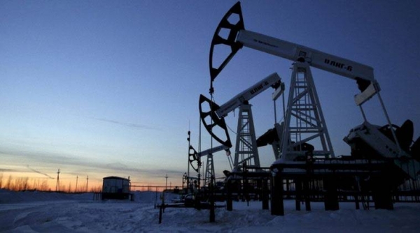 النفط يرتفع مع تصاعد التوترات بين الولايات المتحدة وإيران