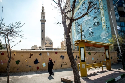 حالات الإصابة بكورونا في إيران تتزايد من جديد بعد تخفيف إجراءات العزل
