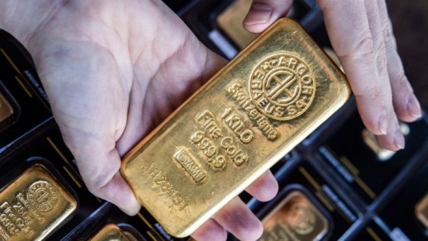 الذهب يتراجع بفعل عمليات جني للأرباح
