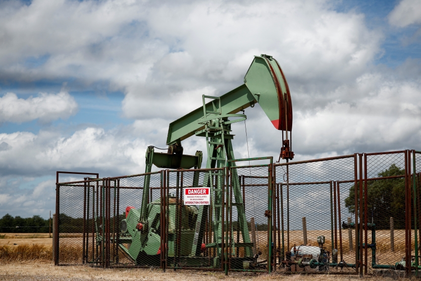 النفط يسجل ذروته في سبعة أسابيع وسط قلاقل من نشوب حرب إقليمية