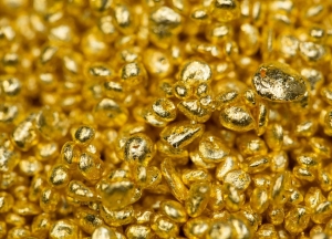 العقود الاجلة للذهب تقترب من أعلى مستوى في 9 سنوات