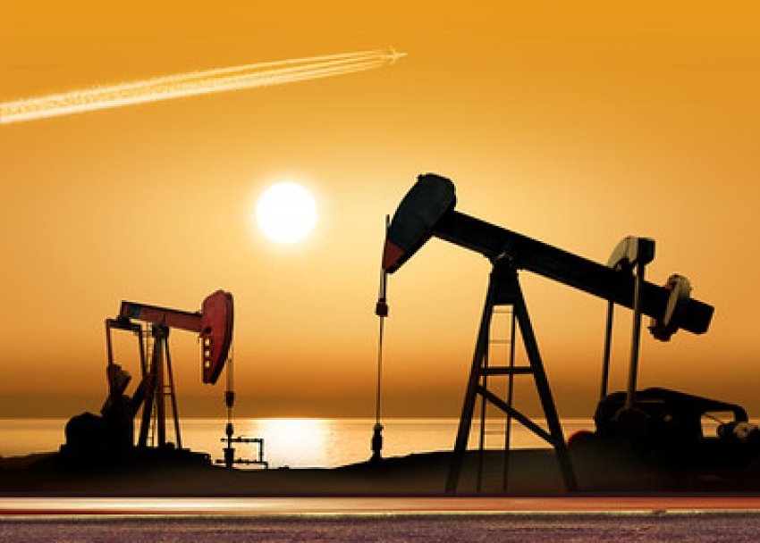اسعار النفط تتراجع بفعل ضعف الطلب الاستهلاكي الامريكي والبيانات الصينية