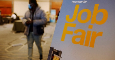 طلبات إعانة البطالة بأمريكا تنخفض بشكل مفاجيء وتبرز قوة سوق العمل