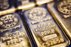 الذهب متماسك قرب أعلى مستوى في أسبوعين بفضل أمال التحفيز