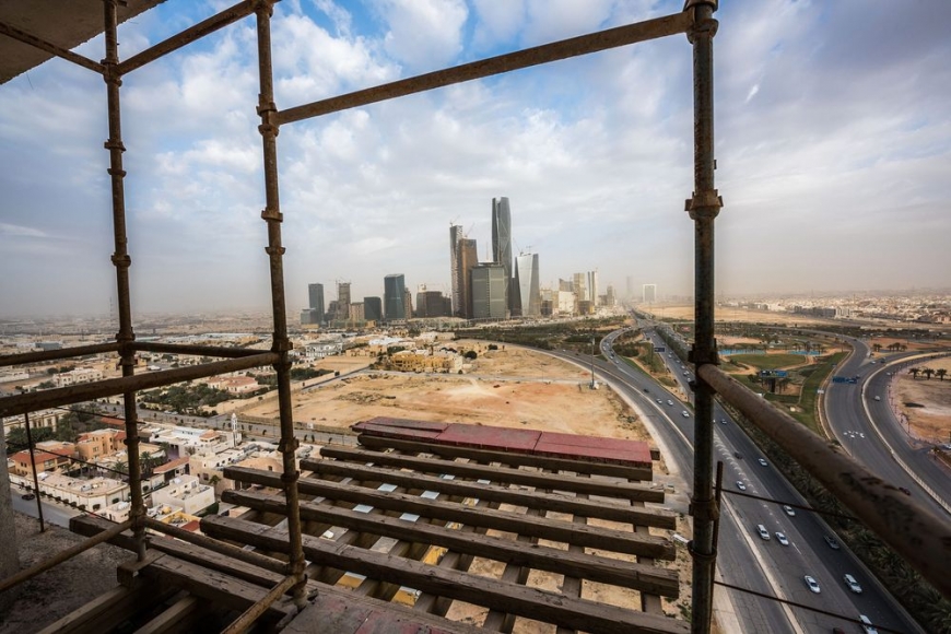 السعودية تكشف عن ميزانية توسعية لعام 2018 مع تعثر الاقتصاد