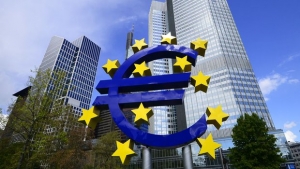 يطلب البنك المركزي الأوروبي من البنوك توخي الحذر بشأن توزيعات الأرباح ، وتجنب فجوة رأس المال لاحقًا