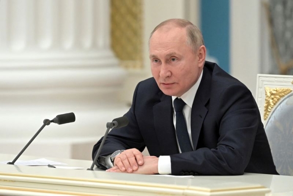 بوتين يحظر تحويل النقد الأجنبي إلى خارج روسيا ويثير تساؤلات
