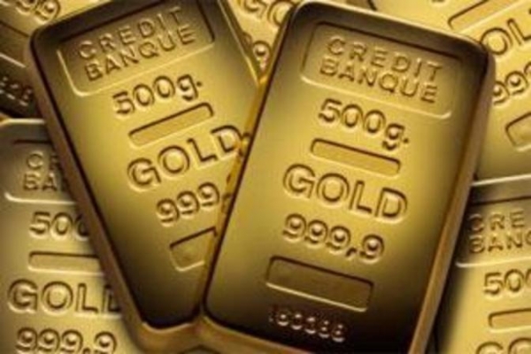 الذهب يستقر فوق ادنى مستوياته في اربعة أشهر وسط زيادة الفائدة الامريكية التي تلوح في الافق