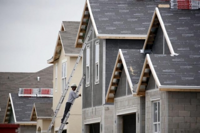 انخفاض ثقة شركات بناء المنازل بأمريكا إلى أدنى مستوى في 10 أشهر