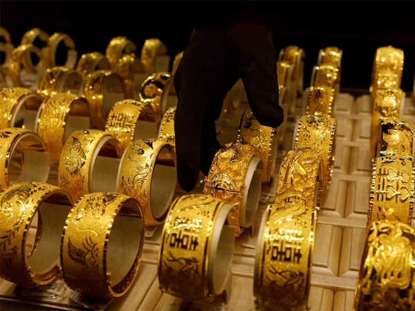 الذهب يتراجع 1% وسط جني أرباح وصعود لبورصة وول ستريت