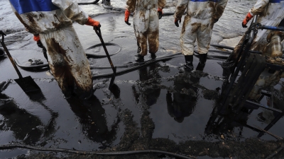 النفط يمحو مكاسبه وسط إعتراض روسي على اجتماع طاريء لأوبك+
