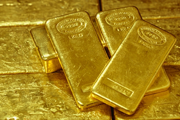 اسعار الذهب تقفز مع تراجع الدولار وترقب الاسواق لتوقعات السياسة الامريكية