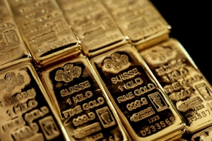 ارتفاع الذهب مع تراجع الدولار في انتظار بيانات أمريكية