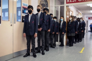 دعوات لإعادة فتح المدارس ببطء في بريطانيا خشية قفزة في إصابات الفيروس