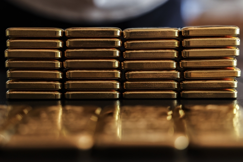 الذهب مستقر بعد أرقام التضخم الأمريكية وبصدد مكاسب فصلية