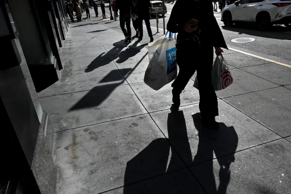 مبيعات التجزئة الأمريكية تفقد الزخم في سبتمبر وسط حذر لدى المتسوقين