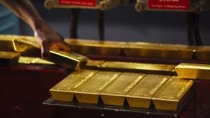 الذهب في طريقه لاول انخفاض اسبوعي في ستة اسابيع والتركيز على بيانات التضخم