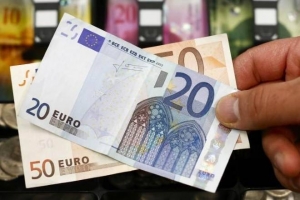 اليورو يكافح للحفاظ على مكاسب ما بعد اجتماع البنك المركزي الاوروبي