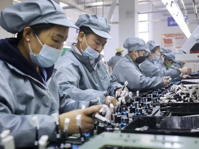 توسع نشاط المصانع في الصين بأسرع نمو منذ عقد