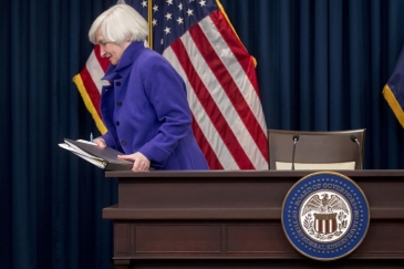 الاحتياطي الفيدرالي يترك تكاليف الإقتراض دون تغيير ويتوقع ارتفاع التضخم