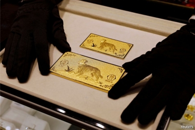 الذهب يسترد عافيته على وقع انخفاض الدولار وعوائد السندات