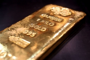 الذهب يكسب موطيء قدم فوق 1500 دولار مع الإستعداد لعام 2020