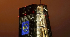 البنك المركزي الأوروبي يرفع توقعات التضخم ويخفض توقعات النمو وسط الصراع في أوكرانيا