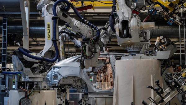 الصين تغرق أكبر سوق للسيارات في أوروبا بقطع غيار رخيصة