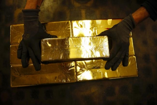 الذهب يتراجع إلى أدنى مستوى في أسبوعين مع ارتفاع عوائد السندات وتحسن شهية المخاطرة