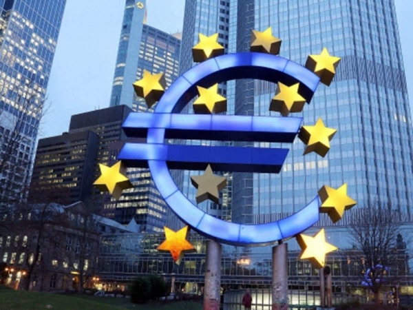 البنك المركزي الأوروبي يسرع في الخروج من التحفيز حتى مع تفاقم حالة عدم اليقين في حرب أوكرانيا