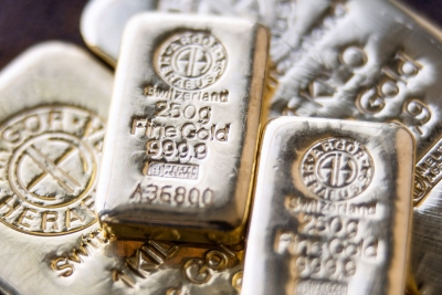 الذهب يخفت بريقه مع صعود عوائد السندات وترقب كلمة لباويل