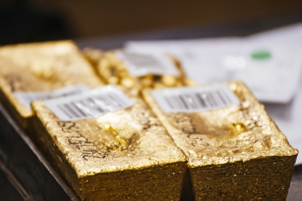 الذهب تحت ضغط في ظل صعود عوائد السندات، والتركيز على تعليقات الفيدرالي