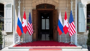 كبار الدبلوماسيين للولايات المتحدة وروسيا يجتمعون في جنيف بشأن تصاعد التوترات في أوكرانيا