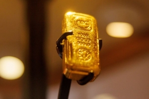 تهاوي الذهب والفضة وسط تقلبات عنيفة تعصف بأسواق المعادن