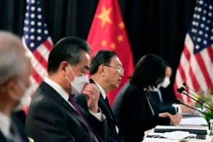 محادثات أمريكا والصين تتحول سريعاً إلى تلاسن وتراشق بالإتهامات