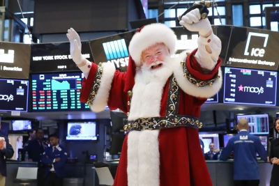 بعد بيانات قوية ...الأسهم الأمريكية تواصل ما يعرف &quot;بصعود سانتا كلوز&quot;