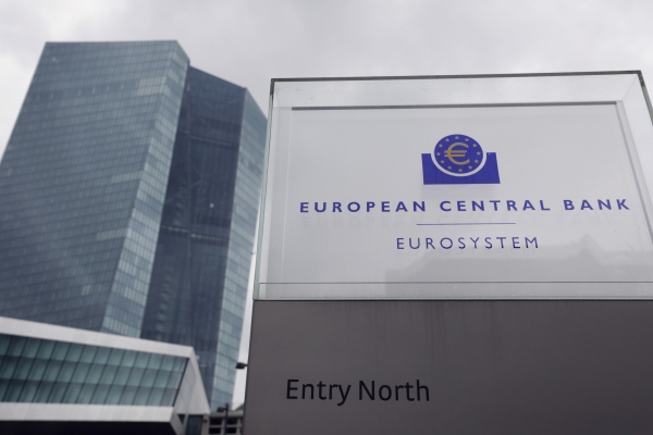 البنك المركزي الأوروبي يحذر من التهاون بشأن ضعف الأسعار وقوة اليورو