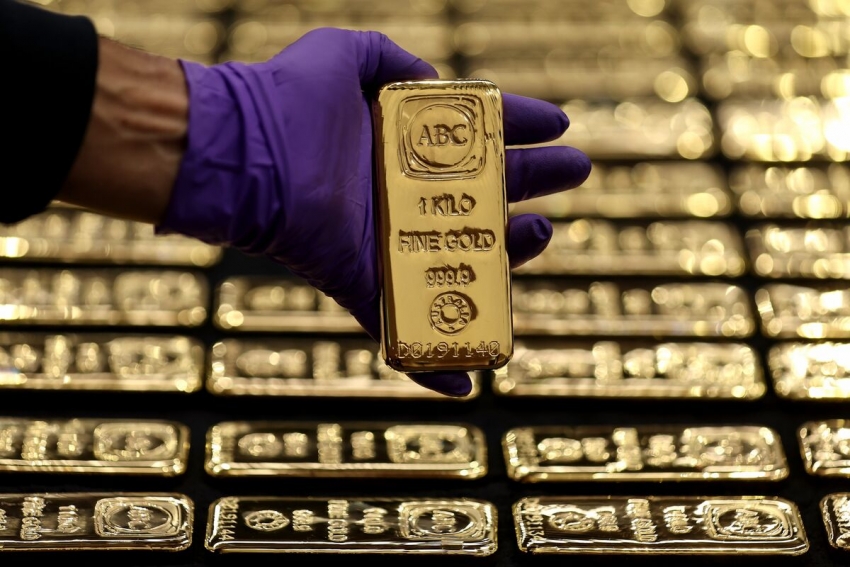 الذهب يبلغ قمة تاريخية جديدة والفضة عند ذروتها في 11 عاماً
